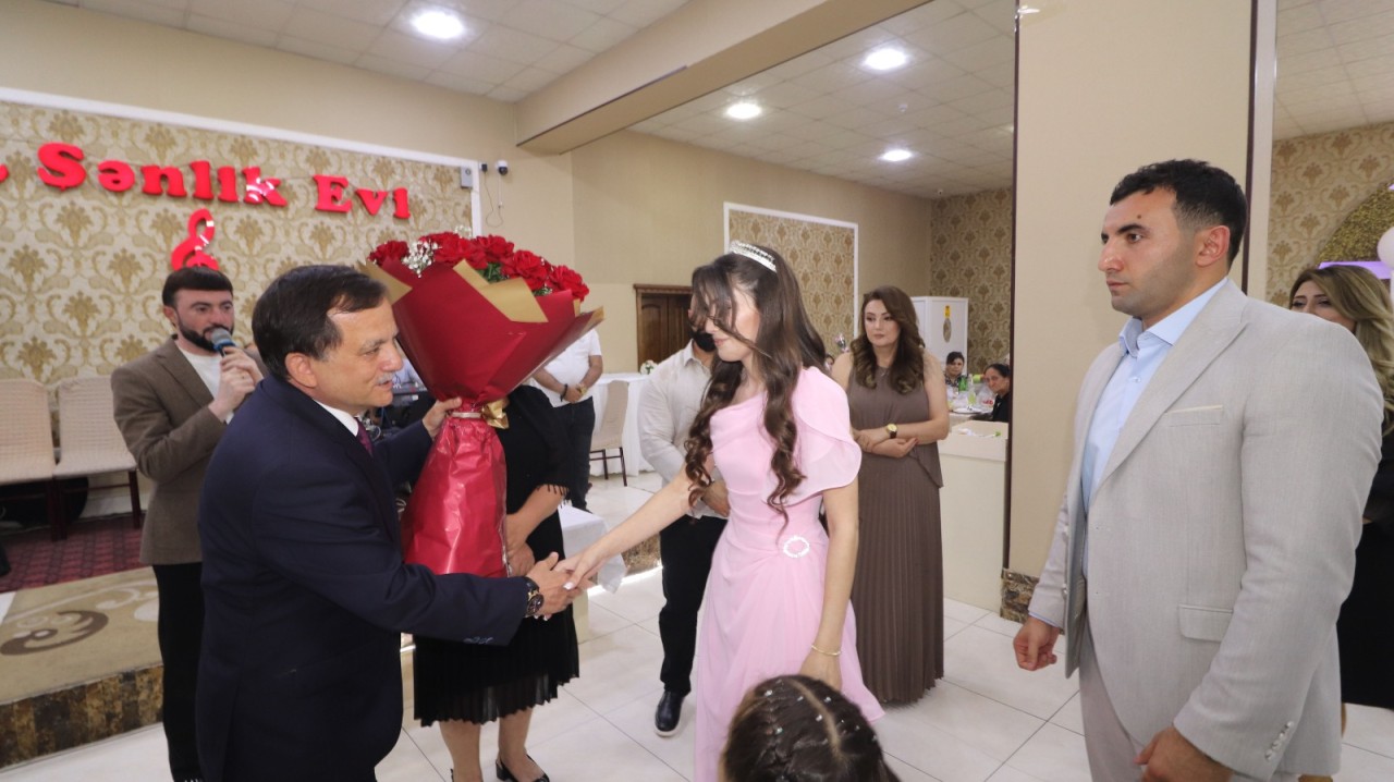 Qazaxın icra başçısı şəhid bacısının nişan mərasimində - FOTOLAR